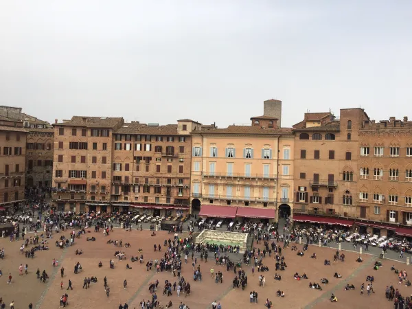 Una veduta di Piazza del Campo a Siena |  | VG /ACI Stampa