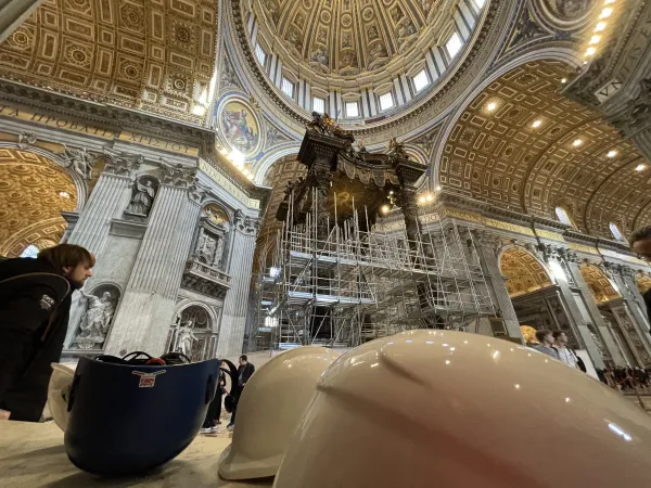 Baldacchino di San Pietro, l'ingegnere Capitanucci e Padre Enzo Fortunato |  | AA