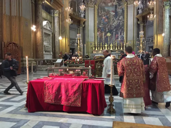 La cerimonia di chiusura della ricognizione delle reliquie di Giacomo e Filippo  |  | AA