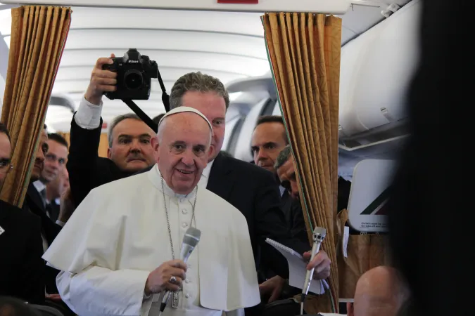 Papa Francesco nella conferenza stampa sul volo Malmoe-Roma |  | Angela Ambrogetti - Acistampa