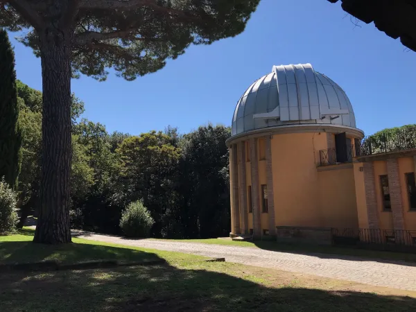 Uno degli edifici della Specola nei Giardini  |  | AA/ Museo della Specola Vaticana