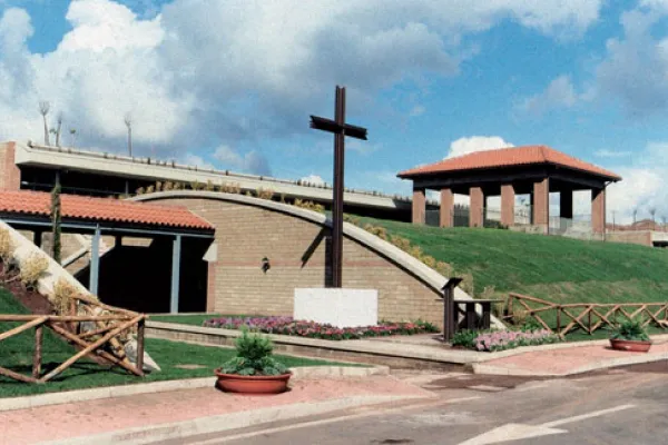 L'ingresso del Cimitero Laurentino  / Cimiteri Capitolini