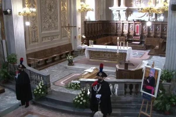 Il funerale del nunzio Giordano nel Duomo di Cuneo / pd