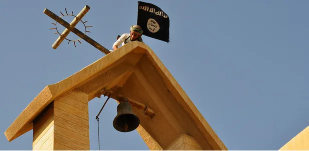 Un miliziano ISIS devasta una chiesa in Siria |  | The Middle East Media Research Institute (MEMRI)