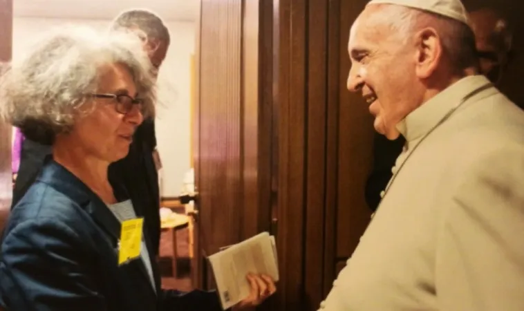 Suor Nathalie Becquart con Papa Francesco  |  | Twitter Suor Nathalie Becquart