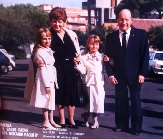 Gioia e Stella Bartali con i nonni  |  | Famiglia Bartali