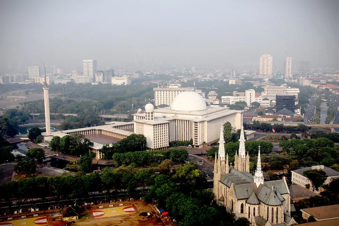 Chiesa in Indonesia | La moschea Istiqlal e la cattedrale cattolica di Jakarta, Indonesia | Radio Veritas  Asia