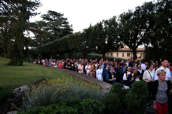 Fine del Mese Mariano in Vaticano | La processione per la fine del Mese Mariano che si snoda nei Giardini Vaticani | Julia Wächter / ACI Group