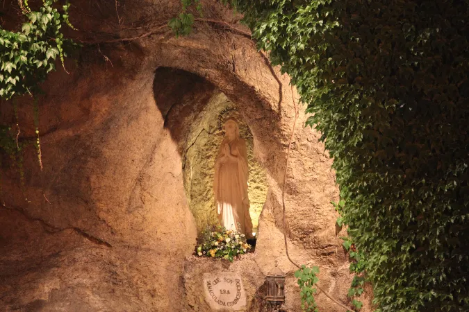 Grotta di Lourdes nei Giardini Vaticani | La Grotta di Lourdes nei Giardini Vaticani | Julia Wächter / ACI Group