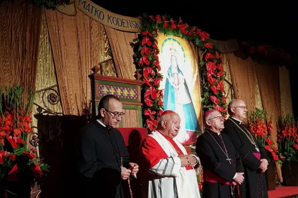 Il Cardinale Dziwisz al santuario di Koden - Foto Andrea Nardotto