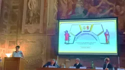 Krisztina Tóth al simposio "Archivi e biblioteche come ponti", tenutosi nel Palazzo della Cancelleria il 4 ottobre 2022 / Orsolya Niklasz / Ambasciata di Ungheria presso la Santa Sede