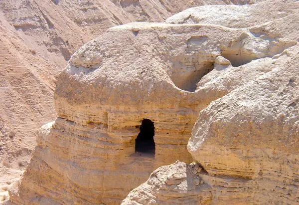 Una delle grotte di Qumran |  | Terrasanta.net