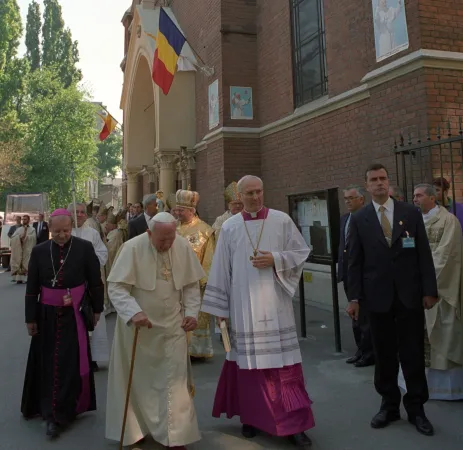 Giovanni Paolo II alla Cattedrale di San Giuseppe a Bucarest |  | www.papalabucuresti.ro