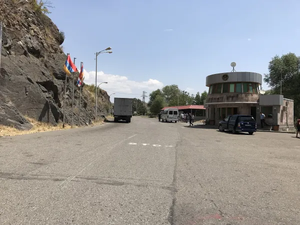 Corridoio di Lachin | Un checkpoint nel Corridoio di Lachin, fotografato nel 2017 | Wikimedia Commons