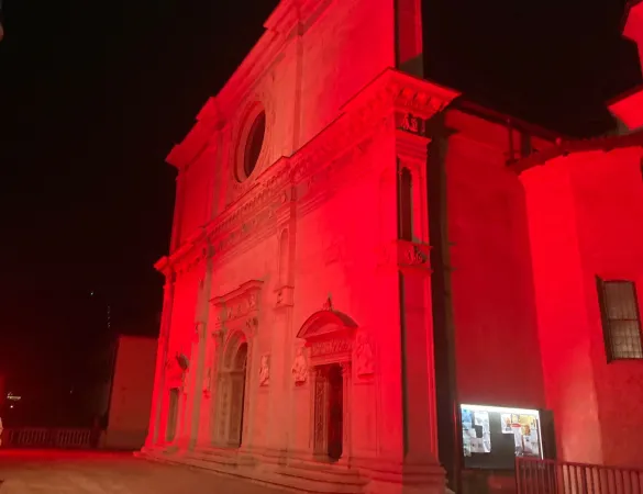 La Cattedrale di Lugano illuminata in rosso  |  | ACS