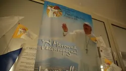 Napoli, 20 marzo - Manifesto della visita di Papa Francesco a Napoli / Daniel Ibañez / ACI Stampa