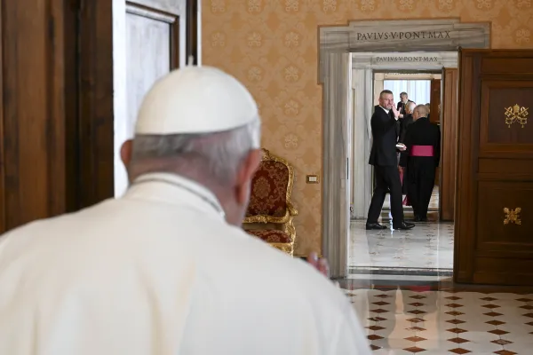 Il presidente slovacco Pellegrini saluta Papa Francesco / Vatican Media / ACI Group