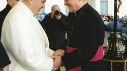 L'arcivescovo Vincent Landel con Papa Francesco al termine di una udienza generale / Vatican Media / ACI Group