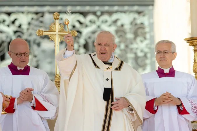 Papa Francesco, Pasqua 2022 | Papa Francesco durante la Messa di Pasqua, 17 aprile 2022 | Daniel Ibanez / ACI Group