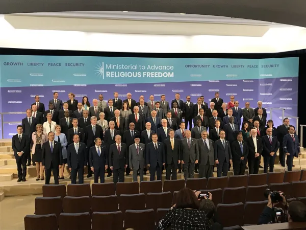 Ministeriale USA sulla Libertà religiosa nel mondo | Foto di gruppo al Ministeriale USA sulla Libertà Religiosa, tenutosi a Washington, DC dal 24 al 26 luglio. In basso a destra si riconosce l'arcivescovo Paul Richard Gallagher, 