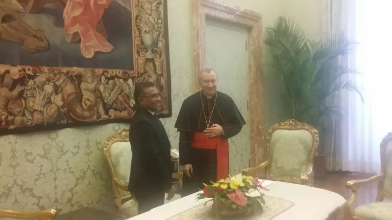 Cardinal Parolin e il premier di Timor Est | Il Cardinal Pietro Parolin incontra il Premier di Timor Est Rui Maria de Araujo | Andrea Gagliarducci / ACI Stampa 