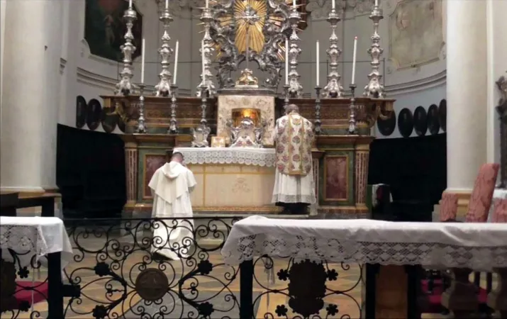  Cesare Nosiglia, Arcivescovo di Torino celebra con la Forma Straordinaria del Rito Romano |  | Diocesi di Torino 