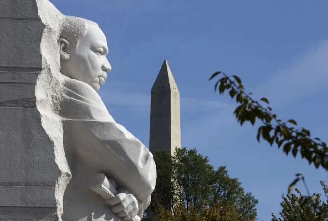 Martin Luther King Memorial | Il Martin Luther King Memorial. Sullo sfondo, il Lincol Memorial | MLK M