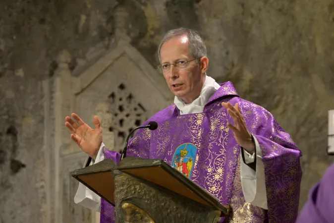 Monsignor Guido Marini | Monsignor Guido Marini durante una celebrazione | Santuario di San Michele