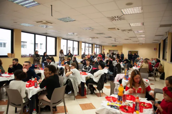 Uno dei momenti del pranzo nelle carceri dello scorso anno  / RnS