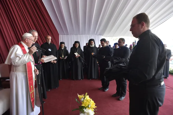 Papa Francesco al Cairo | Papa Francesco durante l'incontro con i religiosi in Egitto, 29 aprile 2017 | L'Osservatore Romano / ACI Group