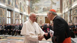 Papa Francesco saluta il Cardinale Zuppi prima dell'udienza con a Comunità del Pontificio Seminario Regionale Flaminio Benedetto XV di Bologna in occasione del centenario di fondazione, Sala Clementina, 9 dicembre 2019

 / Vatican Media / ACI Group