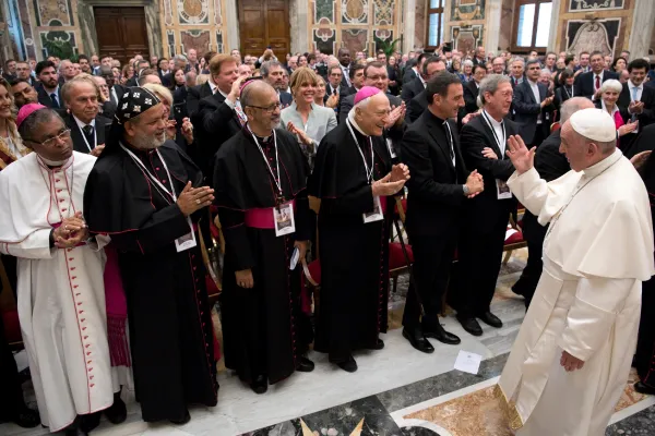 Papa Francesco incontra i membri della Conferenza Internazionale sul Disarmo, Sala Clementina, 10 novembre 2017 / L'Osservatore Romano / ACI Group