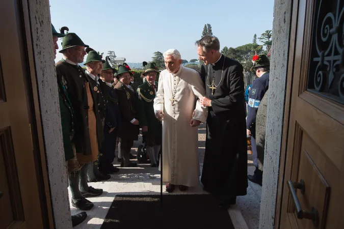 Il Papa Emerito con una delegazione bavarese nel 2015 |  | Vatican Media