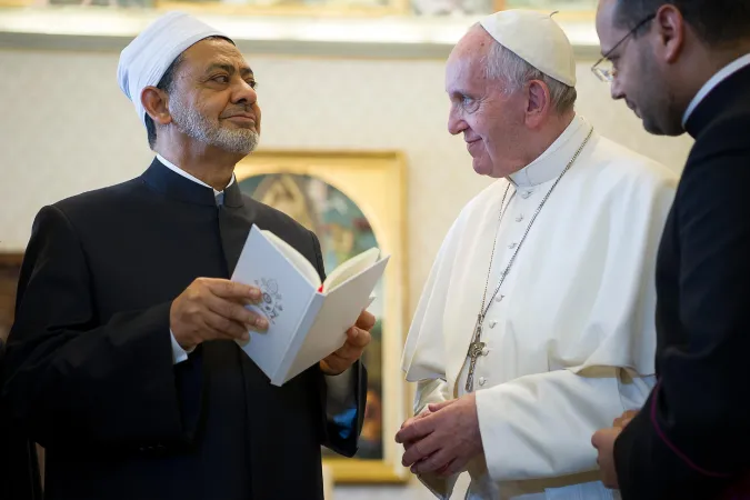 Il Papa e lo Sceicco Prof. Ahmad Muhammad al-Tayyib, Grande Imam di Al-Azhar il 23 maggio 2016 |  | Osservatore Romano- Aci Group