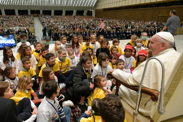 Papa Francesco con alcuni piccoli pazienti del Ospedale Pediatrico Bambino Gesù, Aula Paolo VI, 16 novembre 2019 / Vatican Media / ACI Group