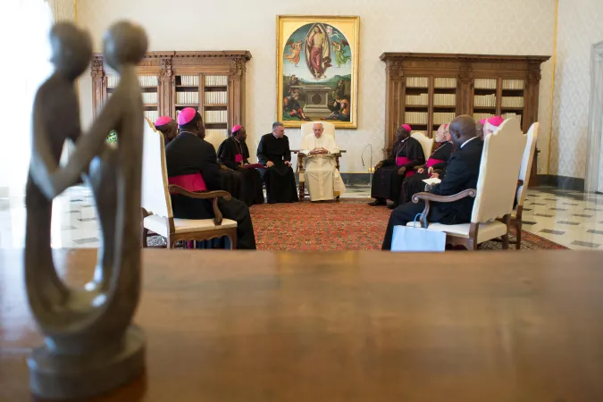 Papa Francesco e i vescovi della RD del Congo | L'incontro di Papa Francesco con i presuli della Repubblica Democratica del Congo in visita ad limina, 4 maggio 2015 | L'Osservatore Romano / ACI Group