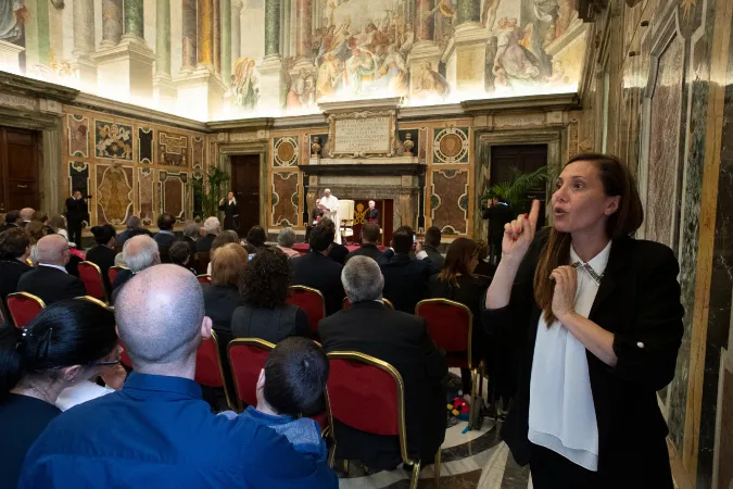 Papa Francesco, Sala Clementina | Papa Francesco incontra i membri della Federazione Italiana Associazione Sordi (FIAS), Sala Clementina, Palazzo Apostolico Vaticano, 25 aprile 2019 | Vatican Media / ACI Group