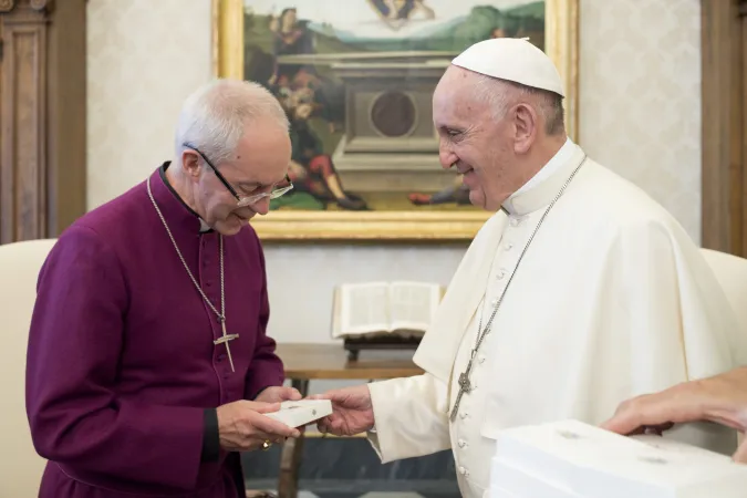 Papa Francesco e l'arcivescovo Welby | Papa Francesco e l'arcivescovo Welby, durante l'incontro in Vaticano del 27 ottobre 2017 | L'Osservatore Romano / ACI Group