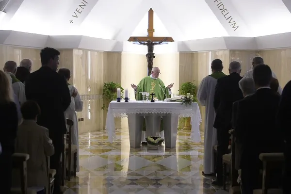 Papa Francesco durante una delle messe a Santa Marta  / L'Osservatore Romano / ACI Group