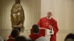 Papa Francesco durante una Messa di Santa Marta / L'Osservatore Romano / ACI Group