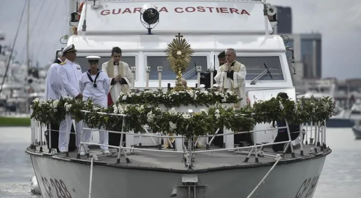 L'arrivo dell'Ostensorio al Porto Antico  |  | CEN