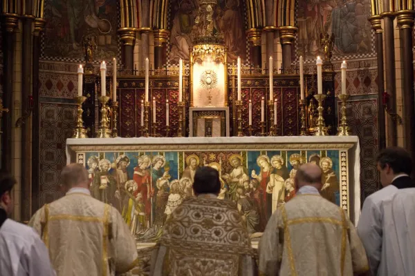 Un momento di preghiera nella chiesa dell'Ordinariato personale Our Lady of Walsingham, di cui si celebra il sesto anniversario quest'anno / Our Lady of Walsingham 