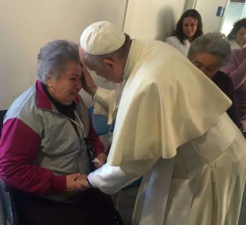 Papa Francesco | Papa Francesco durante uno dei suoi incontri con gli anziani | Archivio ACI