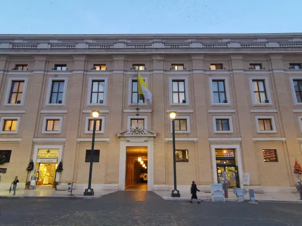 Il Palazzo delle Congregazioni in piazza Pio XII |  | MM