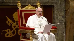 Una immagine di Papa Francesco in Sala Clementina, dove ha ricevuto la delegazione della Villanova University / Vatican Media / ACI Group