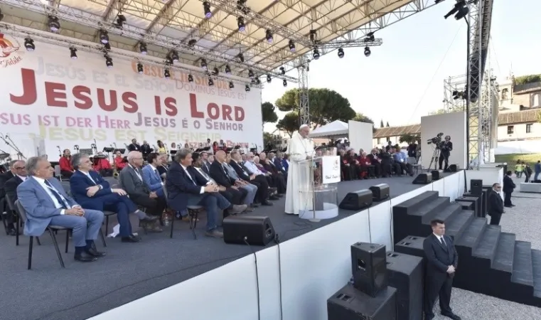 Papa Francesco al Circo Massimo | Papa Francesco durante l'incontro al Circo Massimo per i 50 anni del Rinnovamento Carismatico Cattolico, 3 giugno 2017 | Vatican Media / ACI Group