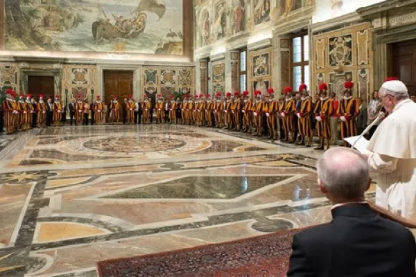 Papa con le Guardie Svizzere - udienza  / © L'Osservatore Romano Photo da Radio Vaticana