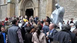 La statua di Giovanni Paolo II davanti alla cattedrale di Sarajevo  / www.radiosarajevo.ba