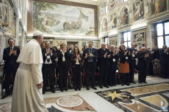 Papa Francesco incontra l'AGESC | Papa Francesco incontra una rappresentanza dell'AGESC in Sala Clementina, 5 dicembre 2015 | © L'Osservatore Romano Photo