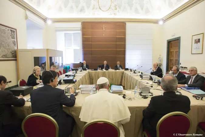 Papa Francesco allo IOR | Papa Francesco presiede la riunione del Consiglio di Sovrintendenza IOR, 24 novembre 2015 | © L'Osservatore Romano Photo